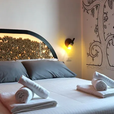 Liotru Maisonne, With En-suite Bathroom And Shared Bathroom * Catania