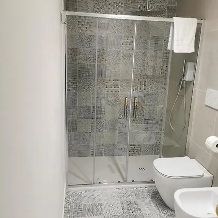 Liotru Maisonne, With En-suite Bathroom And Shared Bathroom