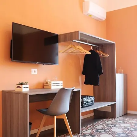 Bed & Breakfast Liotru Maisonne, With En-suite Bathroom And Shared Bathroom *